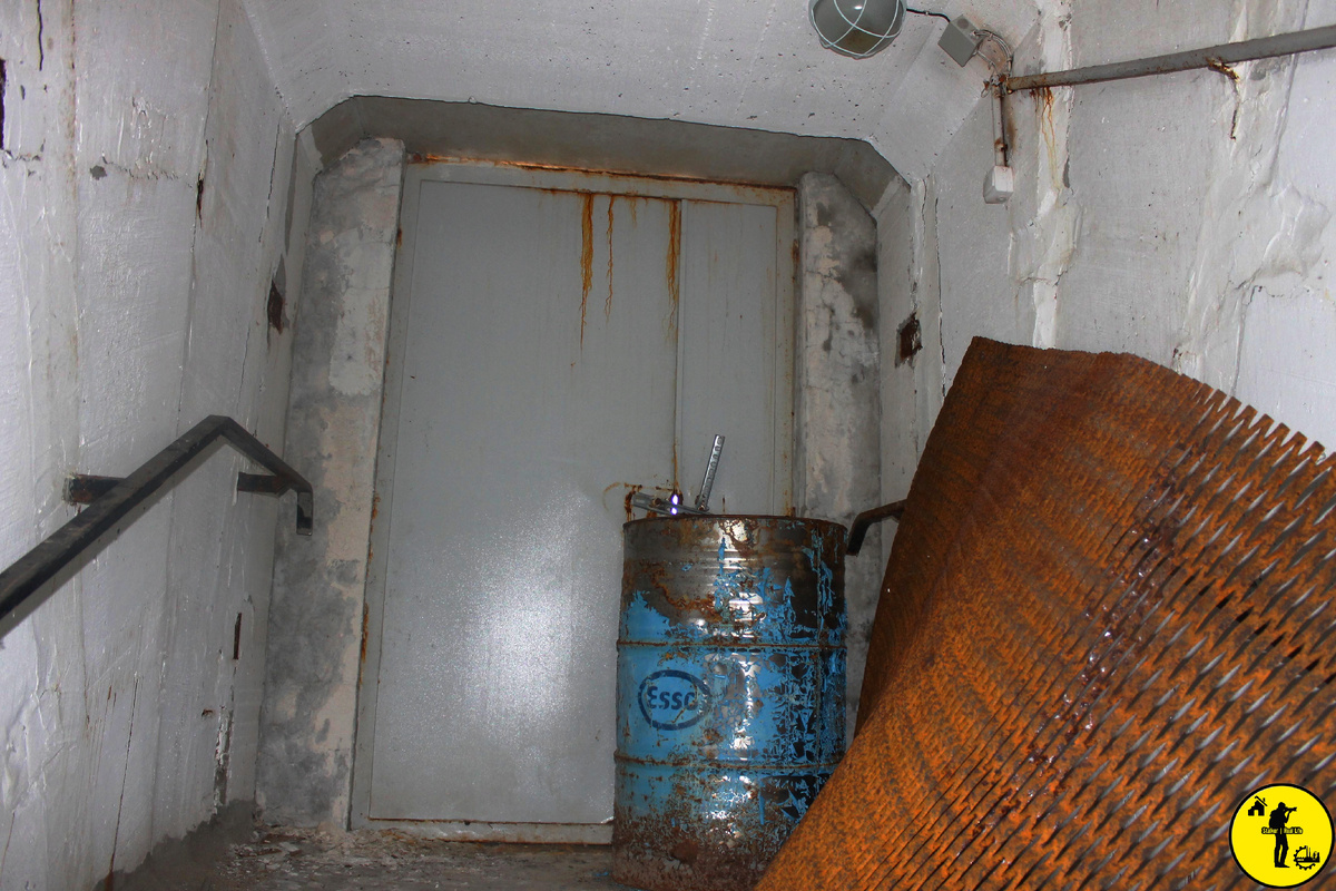 Вход в наклонный спуск