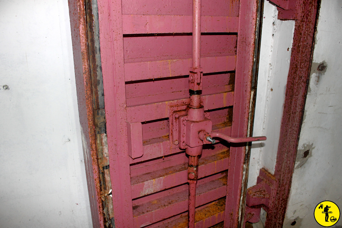 гермодверь