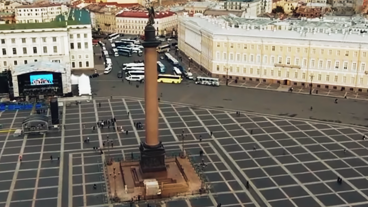 «А что, если всё, что нам рассказывают о ней — изящная историческая фальсификация?» 🤔