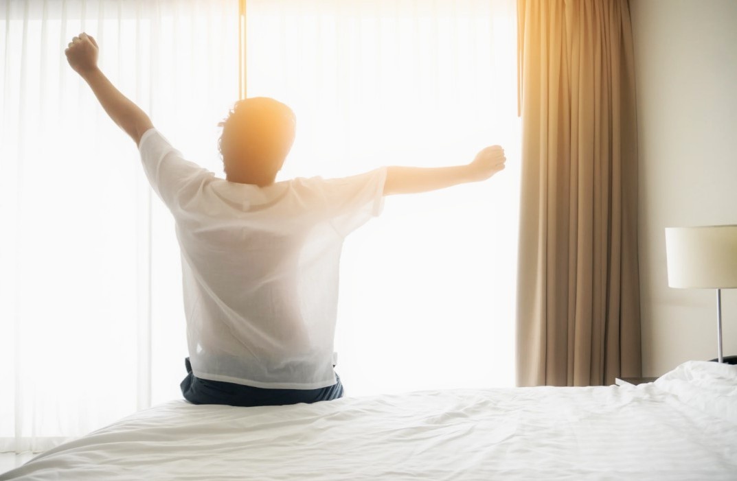 Попробуйте хотя бы пару дней встать на час раньше. Не для галочки, а чтобы почувствовать разницу.
