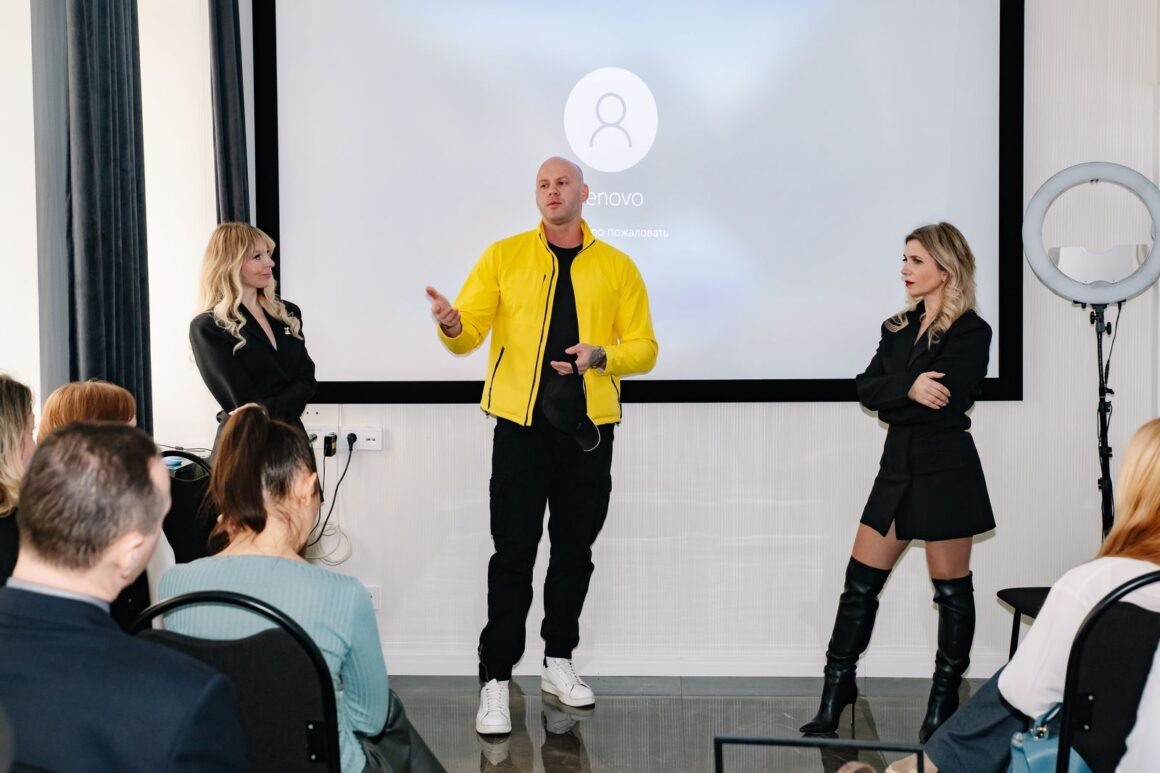    Евгения Кудинова, Сергей Литовченко, Ольга Петрова. Фото Яна Полосина Freedom Strength Beauty