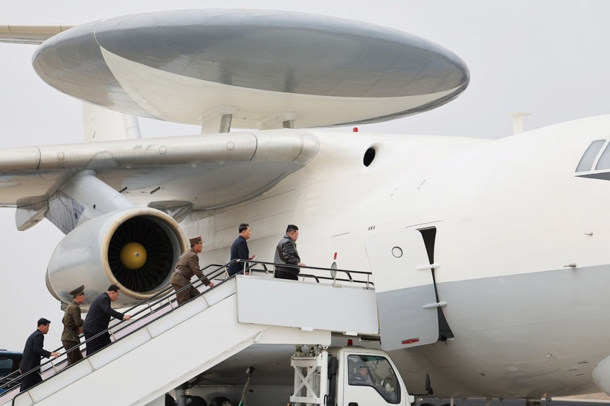 Официальные фото северокорейского самолета ДРЛОиУ. Фото: ЦТАК