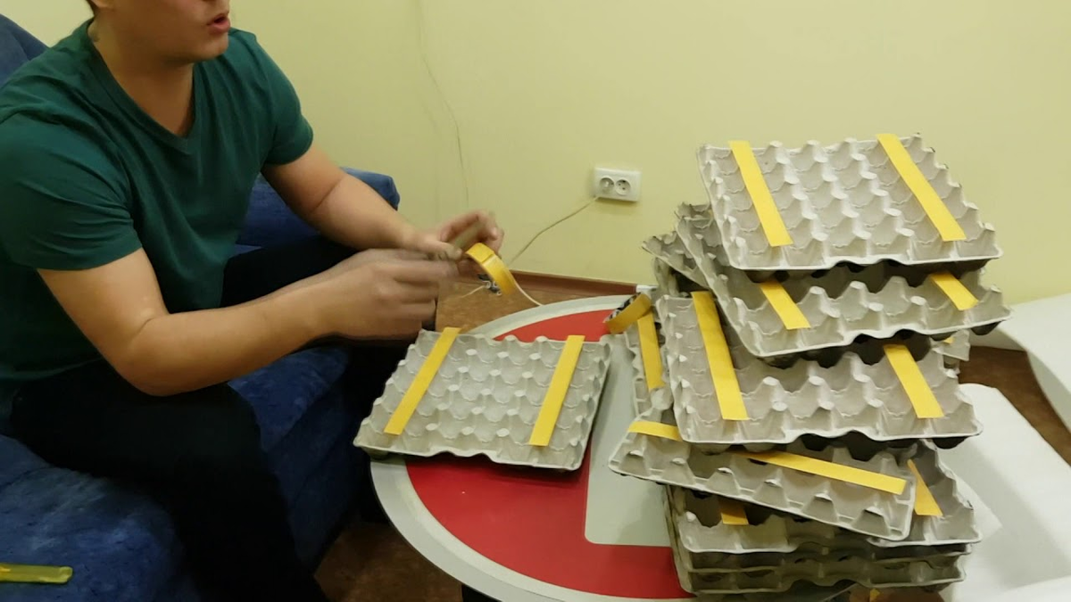 Не, не они, это немного другая модель, но похожей эффективности. Точнее от этих - вреда для звука меньше, чем от поролоновых пирамидок.