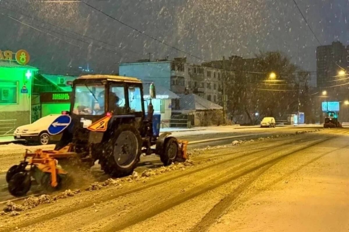    И снова снег: Владивосток устраняет последствия очередного сюрприза погоды