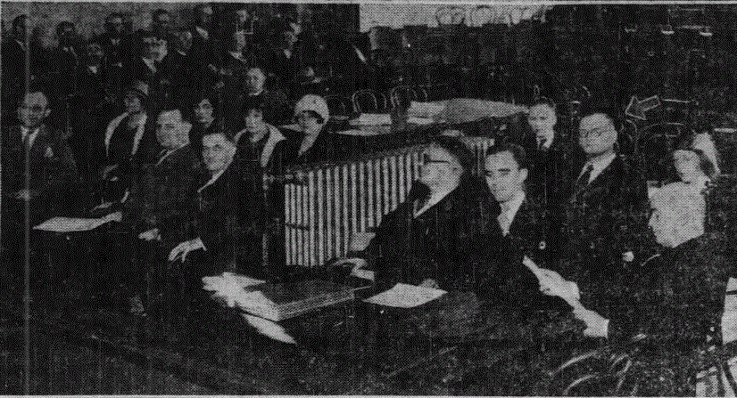 Сенсационный судебный процесс над Дж. М. Уильямсом (в центре).