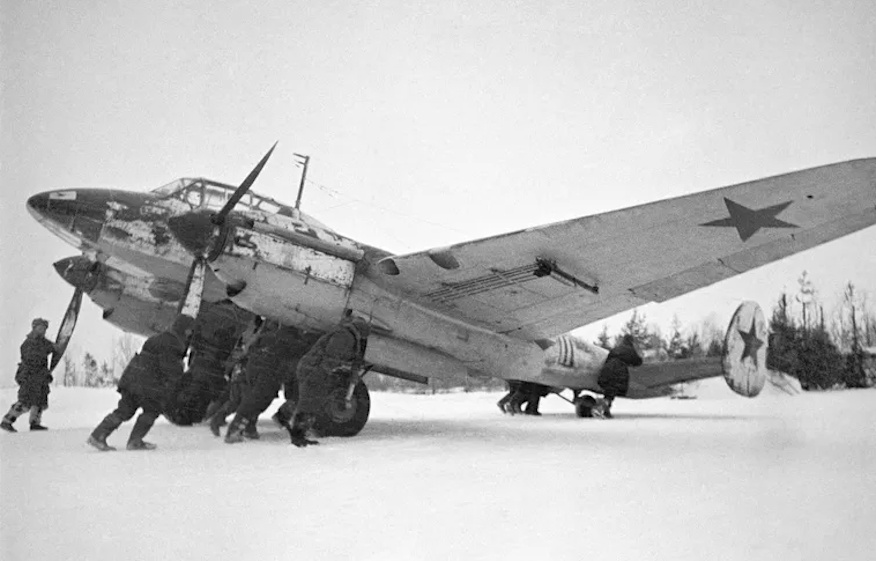 Авиация Дальнего действия. Подготовка самолета к взлету. Фото Анатолия Гаранина