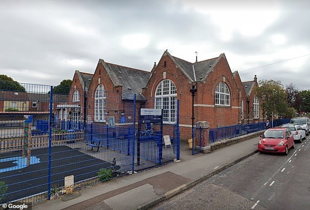 Начальная школа Норвуд в Истли.