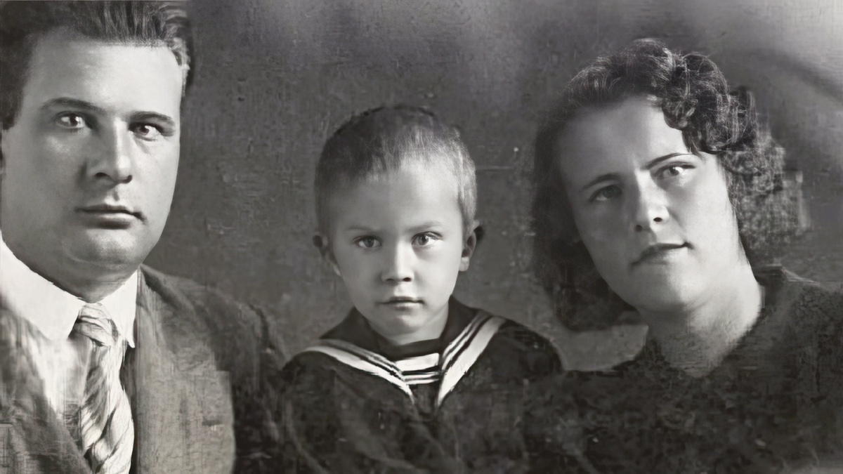 Тихонов и родители