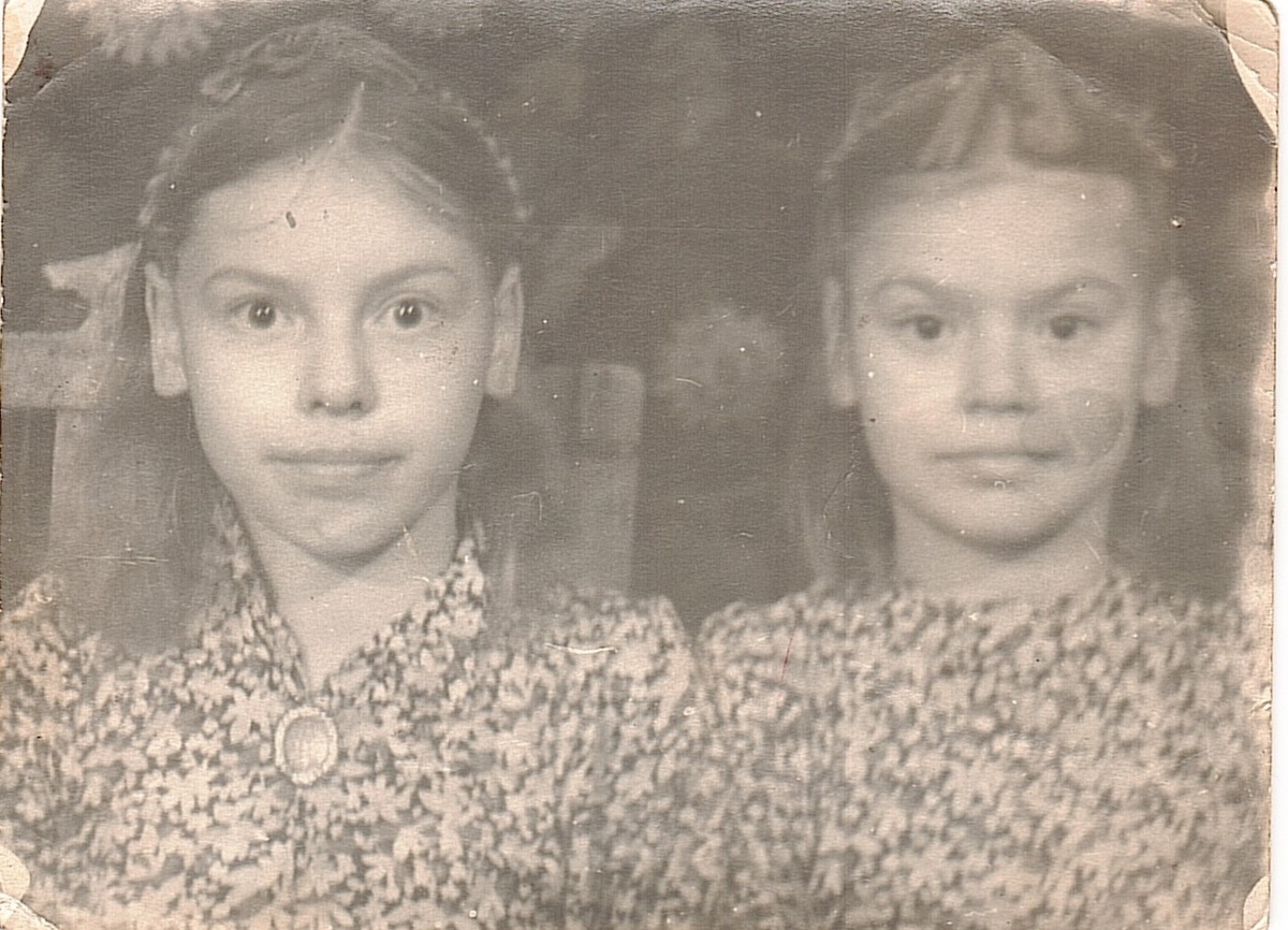 Валя со своей младшей сестрой