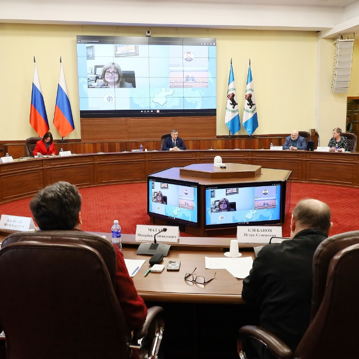 Обсуждался вопрос обновления материально-технической базы Иркутского филиала ВГИК и развитие курсов повышения квалификации. Это позволит привлекать новых талантливых студентов из Сибири и других регионов.