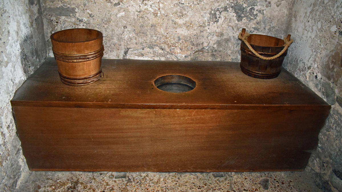 Так выглядели туалеты в средневековых замках