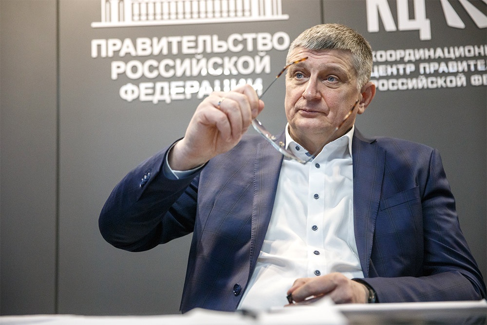    Игорь Алешин уверен, что продажи самогонных аппаратов несовершеннолетним нужно запретить. / Фото: Александр Корольков