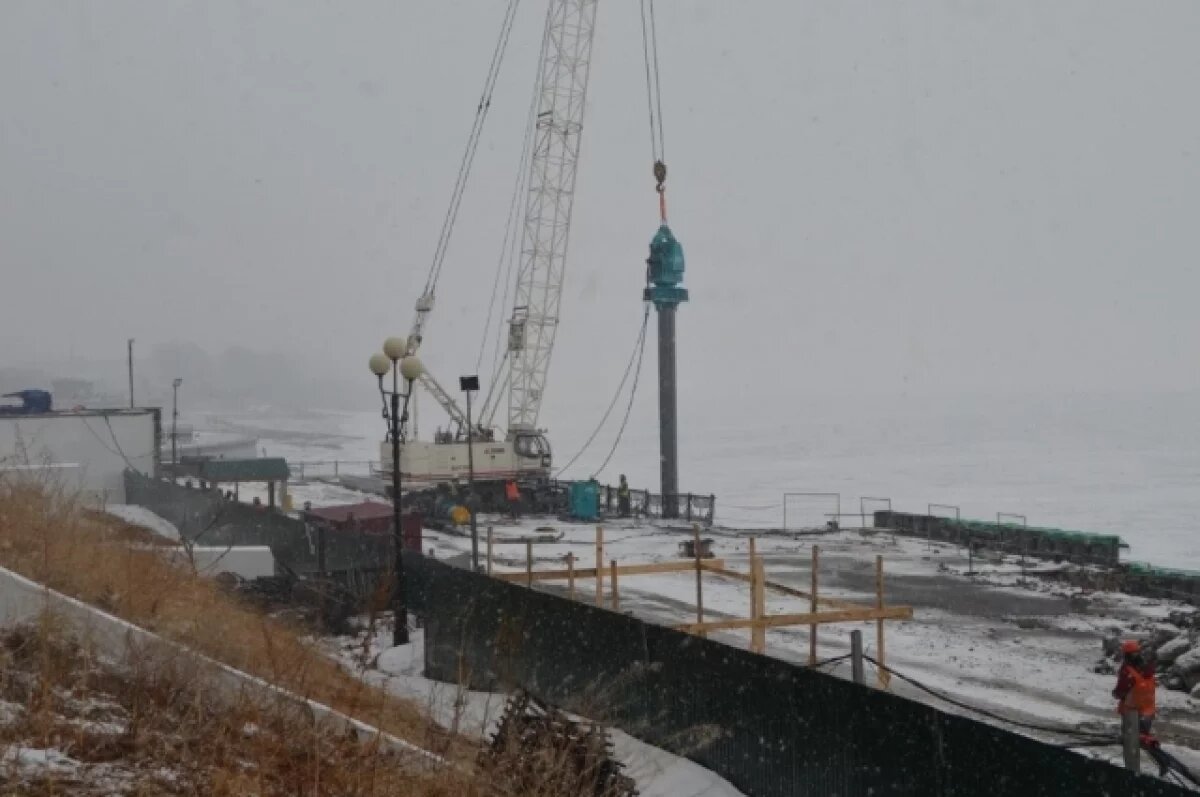    В Комсомольске-на-Амуре укрепляют причал на городской набережной