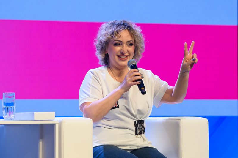 Этери Бериашвили общалась со зрителями, как со своими старыми друзьями.