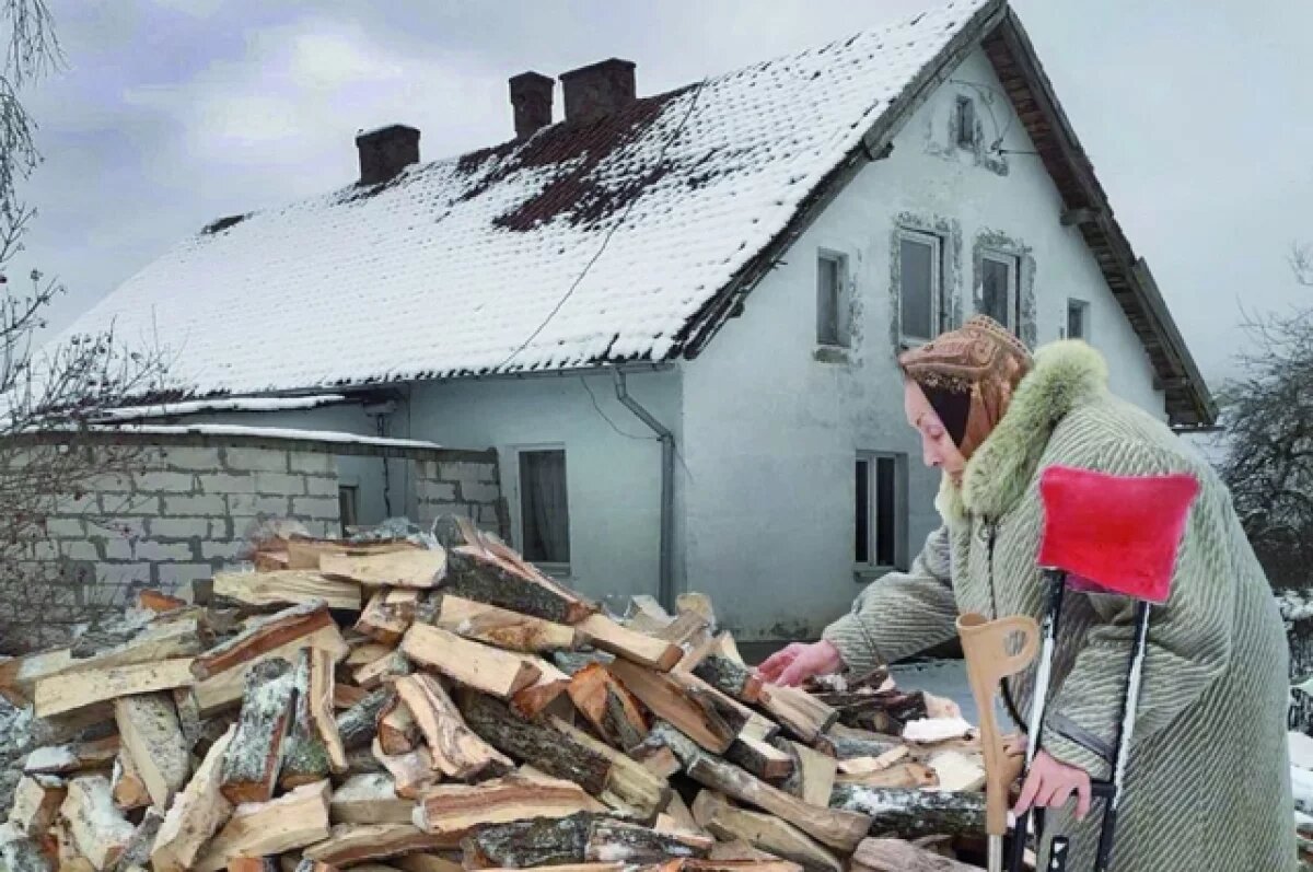    По поводу повышения цен на дрова особенно переживают пенсионеры.