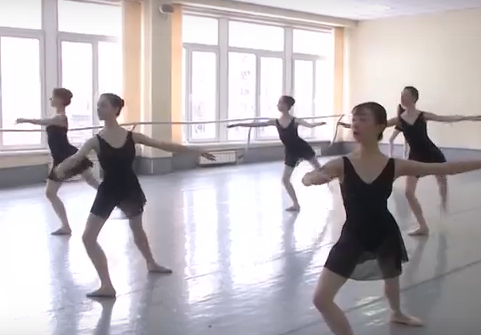     Анатолий Серышев в День работника культуры посетил Новосибирское хореографическое училище