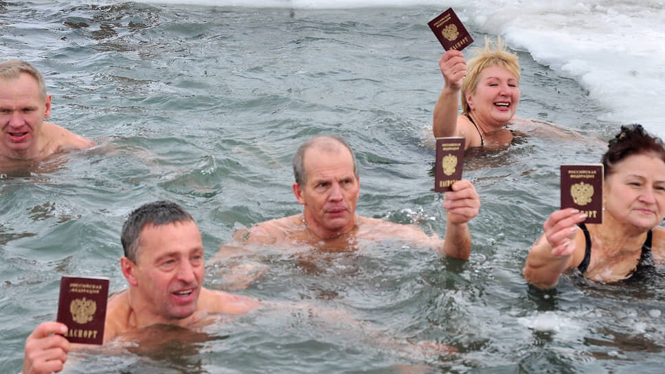 Российский паспорт стал редкой рыбой.📷Фото: Андрей Луковский / Коммерсантъ