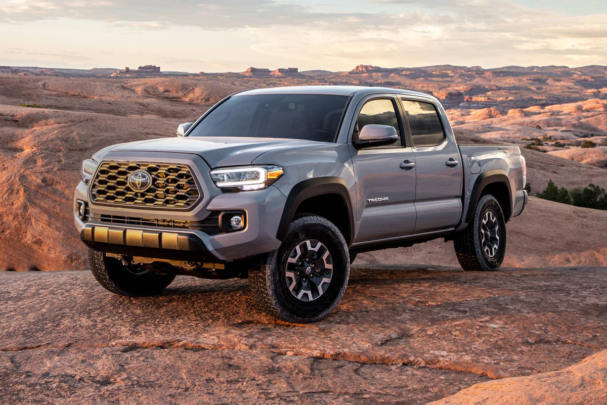 Toyota Tacoma – потеря всего 26% за 5 лет. Этот среднеразмерный пикап пользуется огромным спросом в США благодаря надежности и универсальности