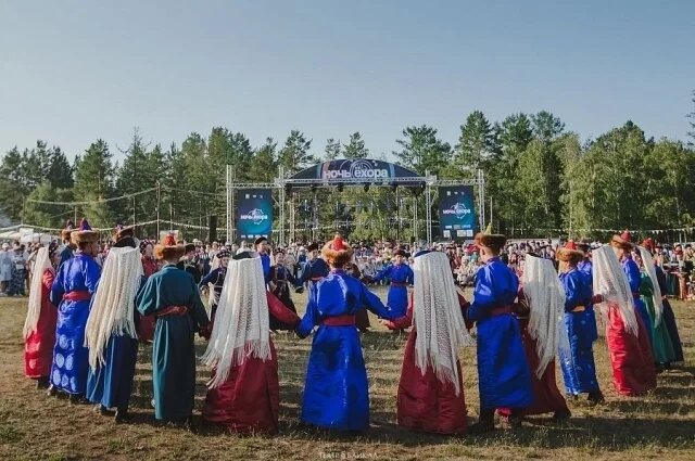    Ёхор - это круговой обрядовый танец бурят.