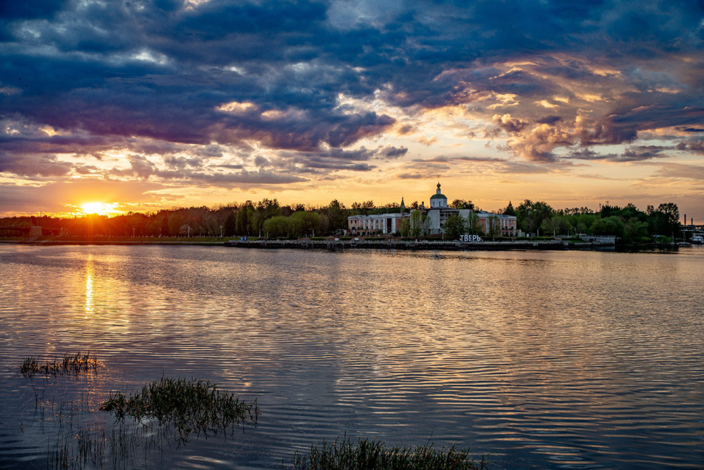 Погода в Твери 27 марта. Буря в облаках