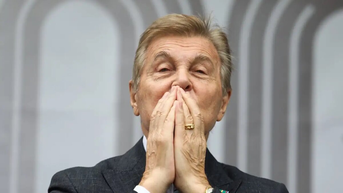    Народный артист РСФСР Лев Лещенко.