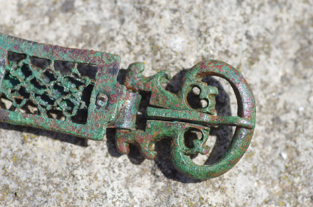 Пряжка до реставрации