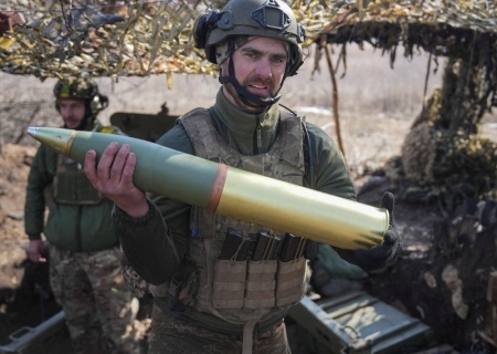    Выбора нет. Украина вынуждена завершать конфликт военным путём, или надеяться на чудо