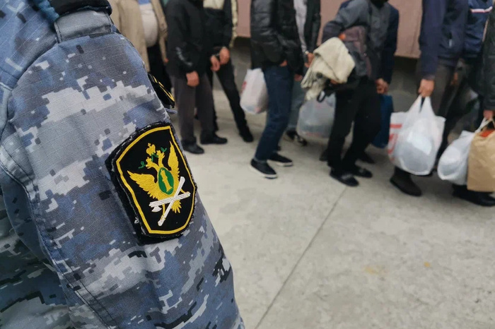 «Ъ»: Мигранты перестали хотеть становиться гражданами РФ