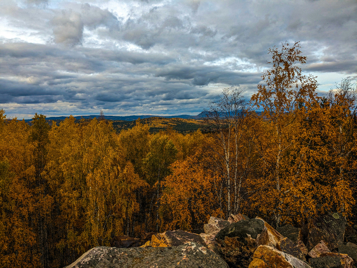 Вот такой осенний вид на национальный парк с горных хребтов!
