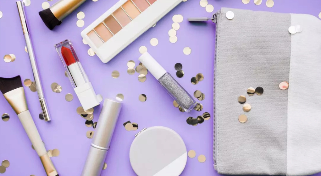 Косметические средства: Freepik