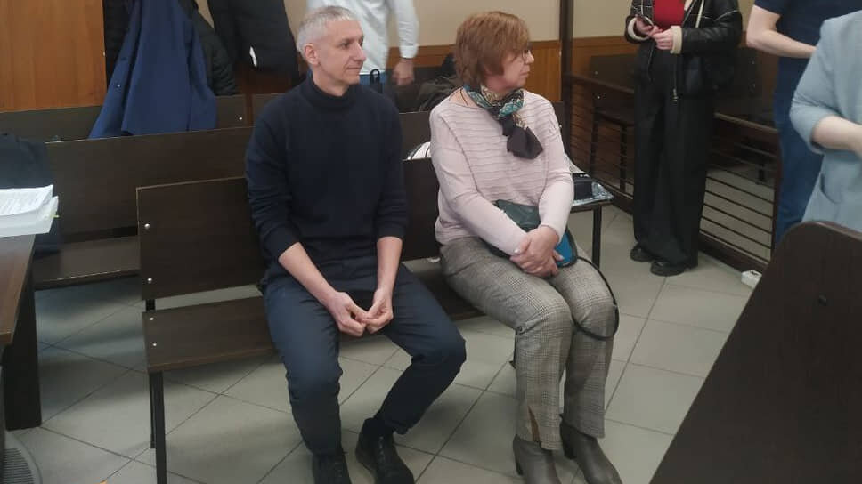 Экс-главе ЗАГС Татарстана и ее подчиненному продлили домашний арест на три месяца.📷Фото: Фото: Коммерсантъ / Диана Соловьёва