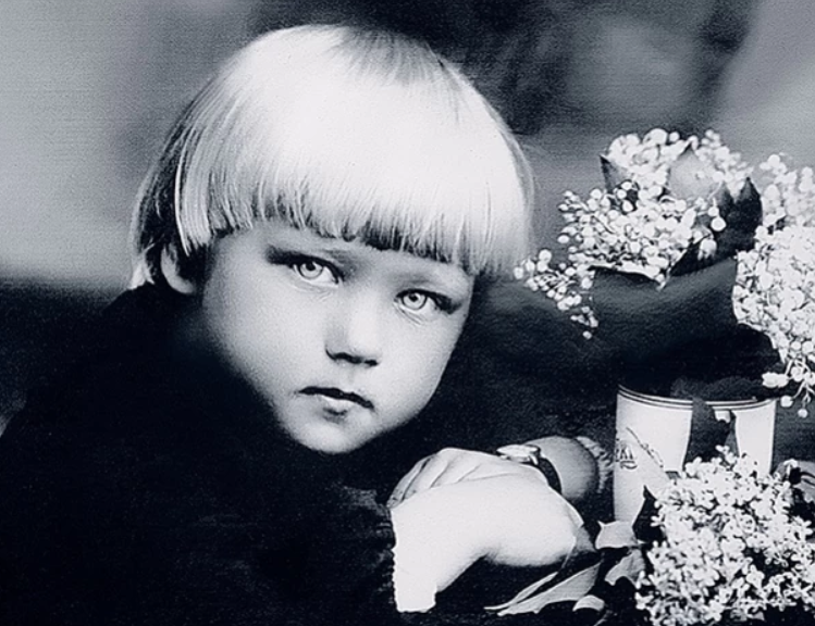 Ия Саввина в детстве