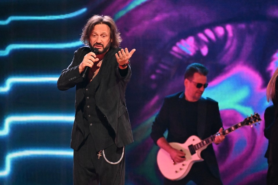    Поклонникам пришлось раскошелиться, чтобы попасть на концерт любимчика Михаил ФРОЛОВ