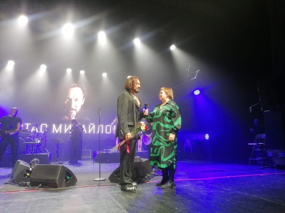    Одной из самых преданных поклонниц Михайлова уже много лет является алтайский депутат Евгения Боровикова. Фото: личная страница Евгении Боровиковой в VK