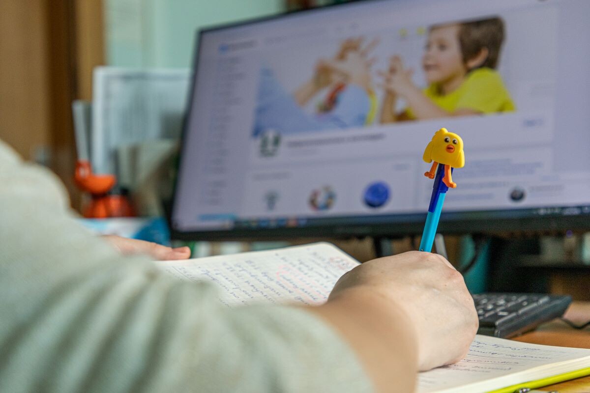    Учёные провели контент-анализ аккаунтов в соцсетях с аудиторией от 10 000 подписчиков, предлагающих услуги и продукты для родителей