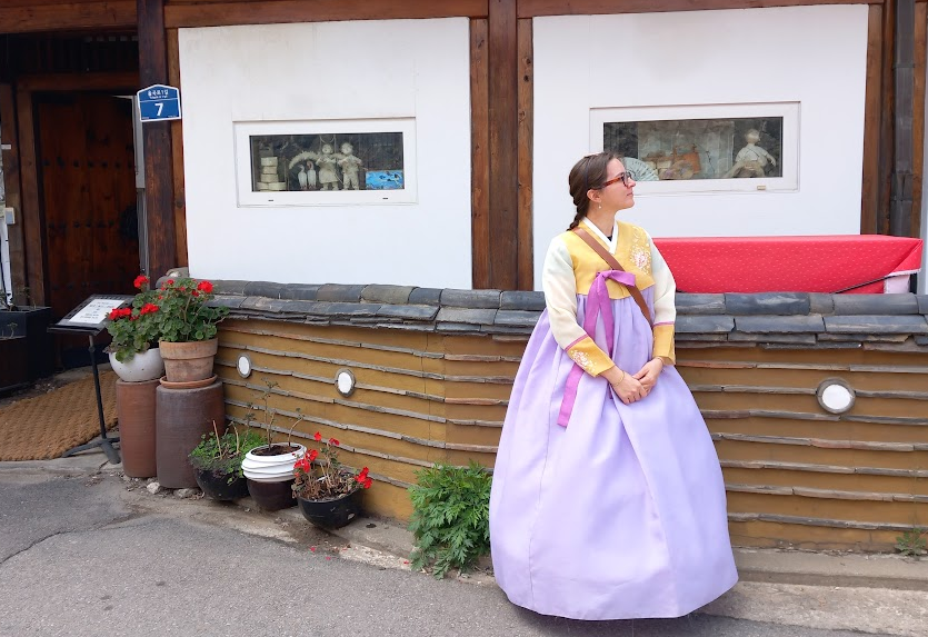 Я в ханбоке — традиционной корейской одежде. 