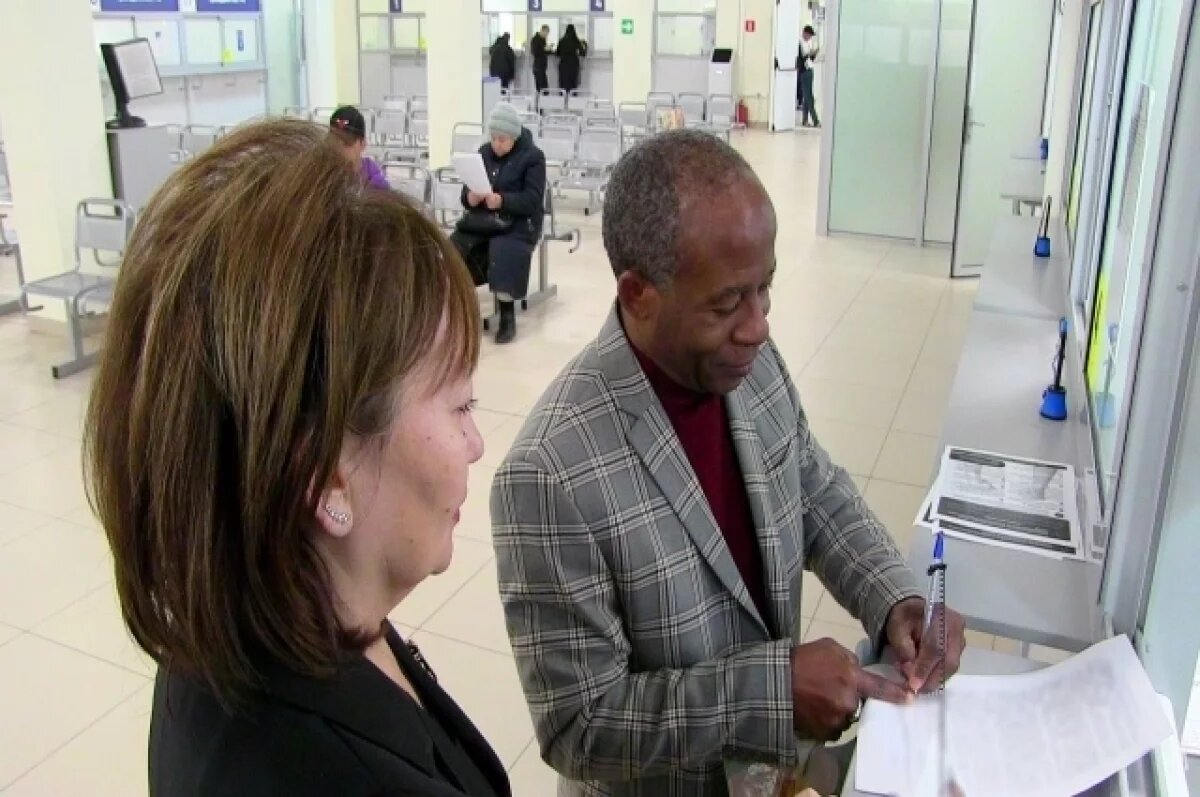    В Астрахани полиция помогла незрячему уроженцу Конго остаться в России