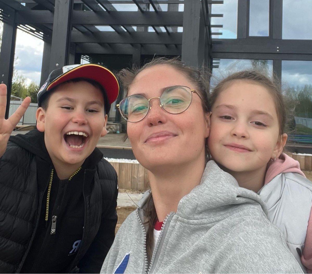    Агата Муцениеце с детьмиСоцсети Агаты Муцениеце