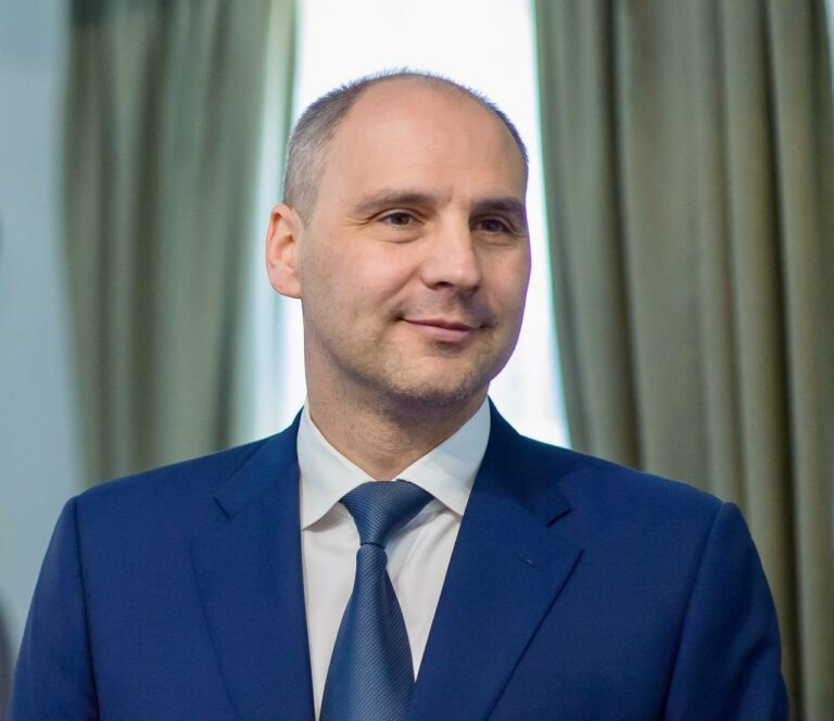    Паслер опубликовал пост благодарности оренбуржцам перед отъездом в Свердловскую область Андрей Севостьянов