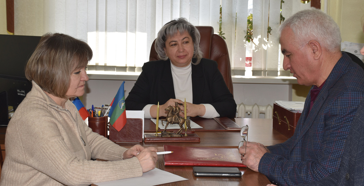 Надежда Кознеделева проводит планерку. Фото Светланы КИЛБА.