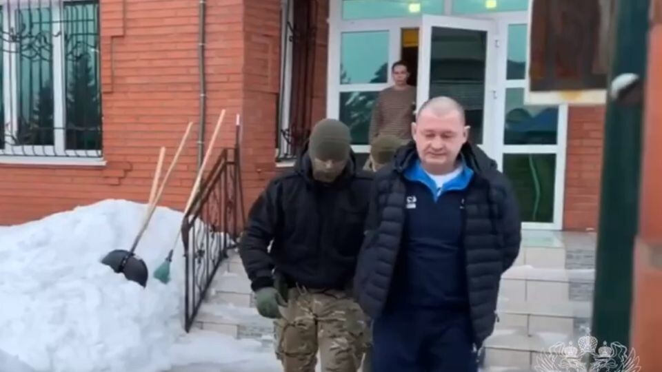    Задержание Евгения Клейнатовского. Источник: скриншот с видео управления Генпрокуратуры по СФО