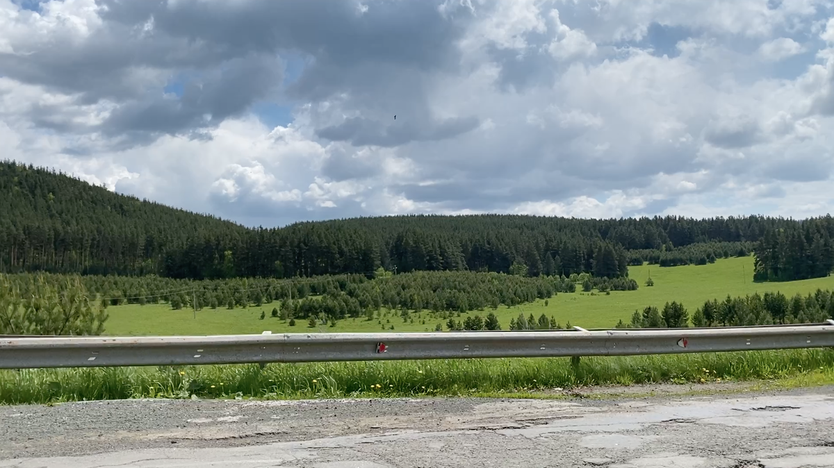 Дорога через Уральские горы к Каповой пещере из Белогорска. Фото автора блога 
