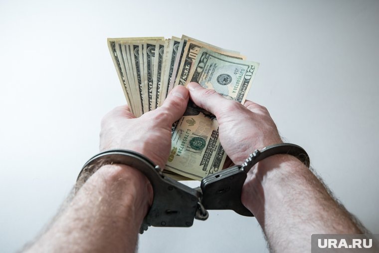    Озеров, используя свое служебное положение, вымогал взятку у участников дачного партнерства