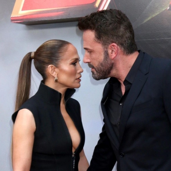 Бен Аффлек и Дженнифер Лопес. Социальные сети