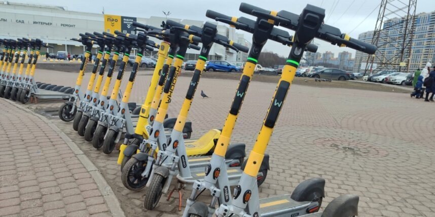    В Петербурге электросмокаты могут стать недоступны в непогоду.Игорь Акимов