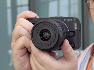    Canon представила камеру EOS R50 V для блогеров и стримеров