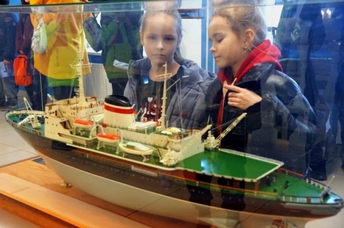    В Мурманске открылась выставка макетов ледоколов «Через пять морей»