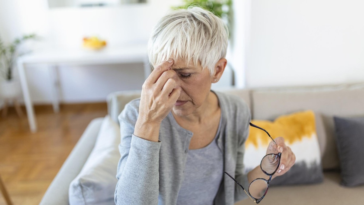    Врачи рекомендуют исключить перенапряжение и соблюдать режим сна. Фото: freepik