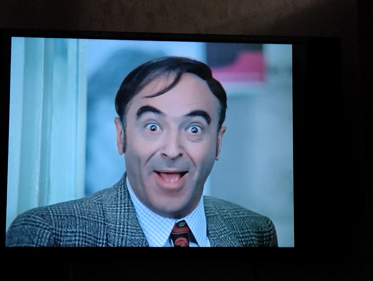 Фото моё. Я просто наслаждаюсь своими любимыми фильмами на большом плоском экране. Скучала... Смотреть по интернету не на большом экране это не то...