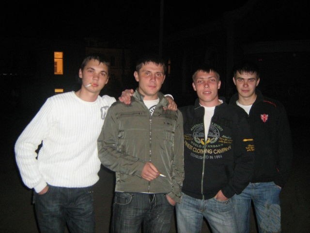 Алексей с друзьями в ранней молодости...